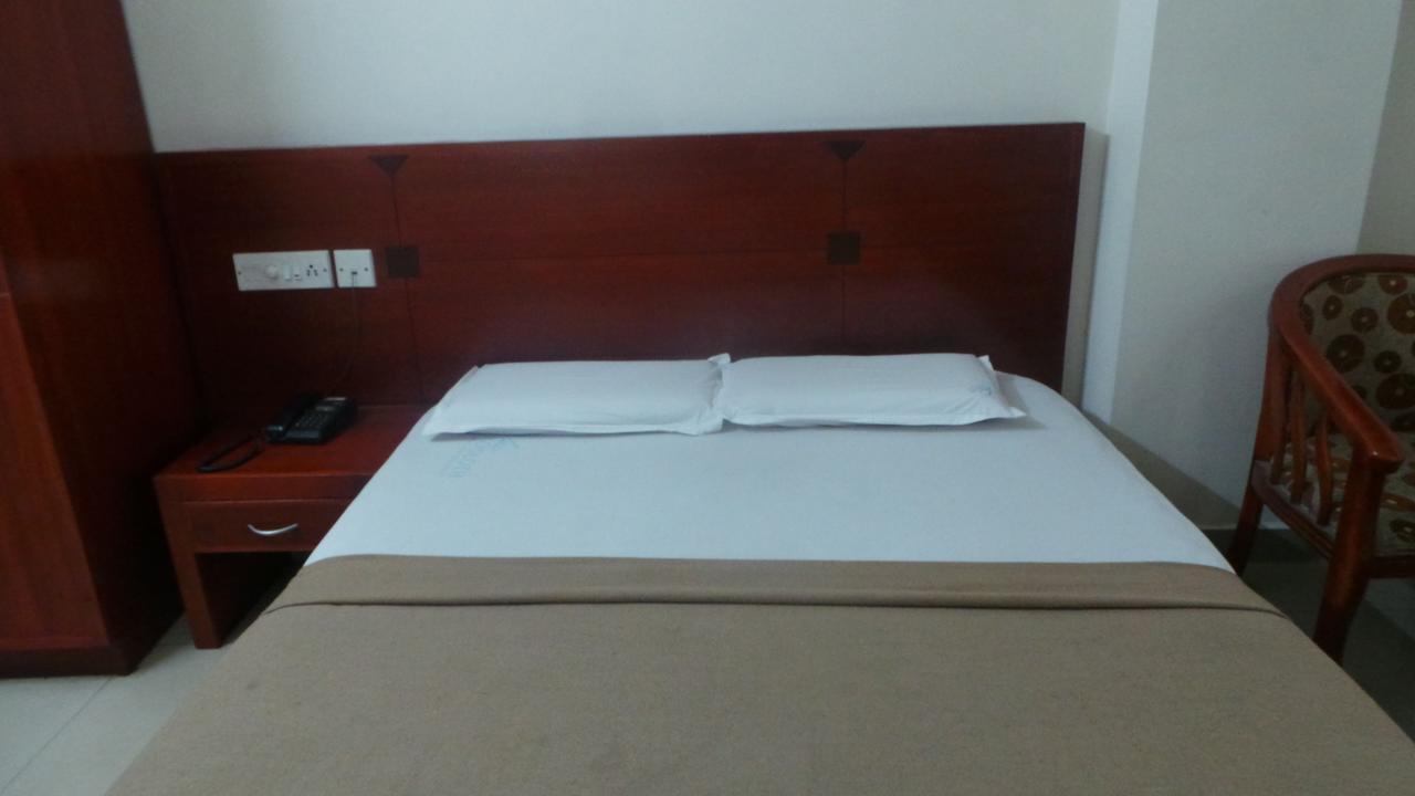 Kooloth Lake View Residency Hotel Coimbatore Esterno foto