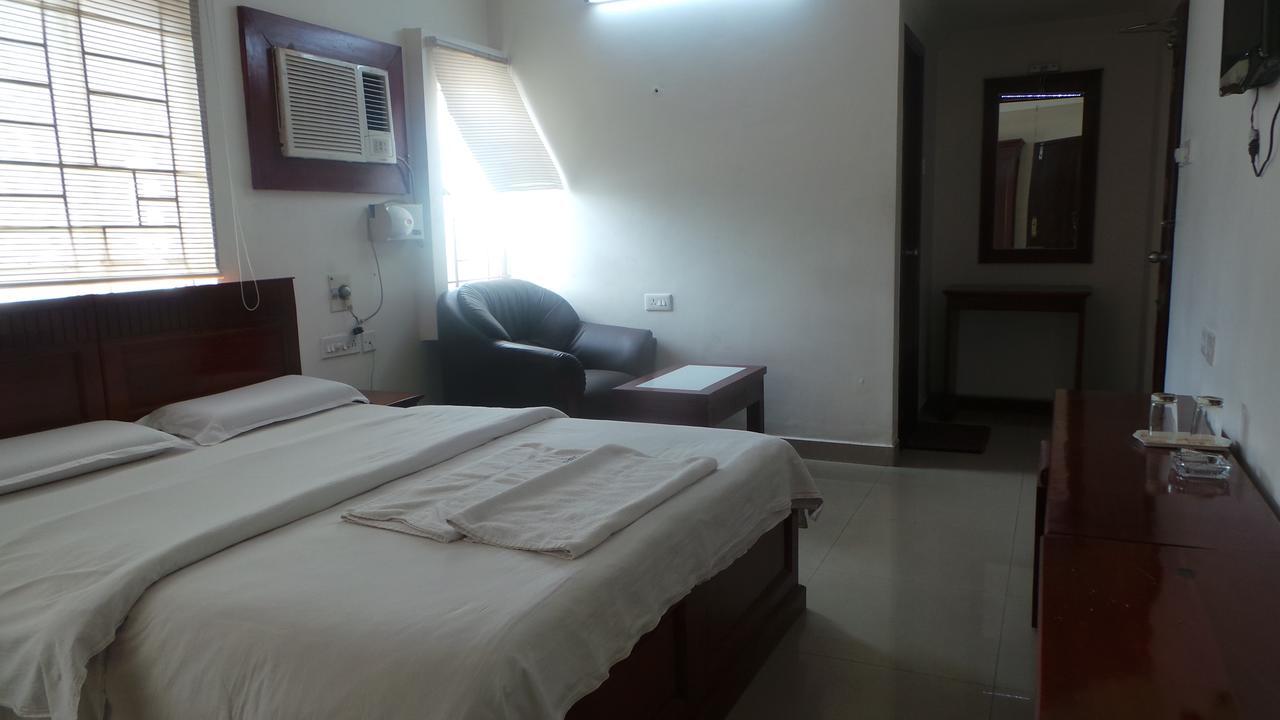 Kooloth Lake View Residency Hotel Coimbatore Esterno foto